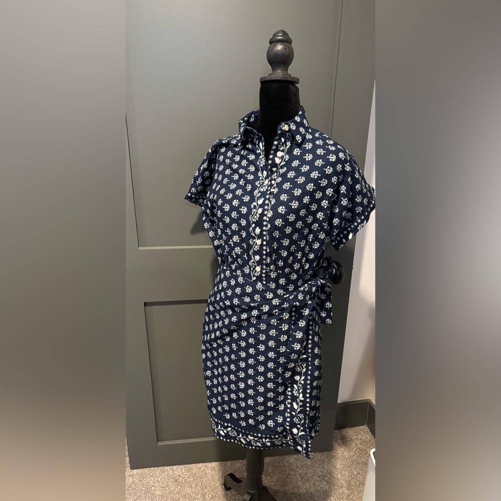 Ann Taylor Navy and White Floral Mini Dress Sz 2